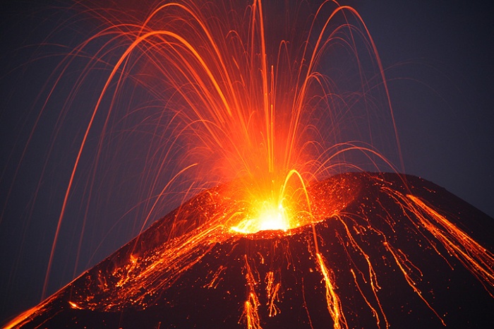 The Strombolian type with rains of lava bombs.