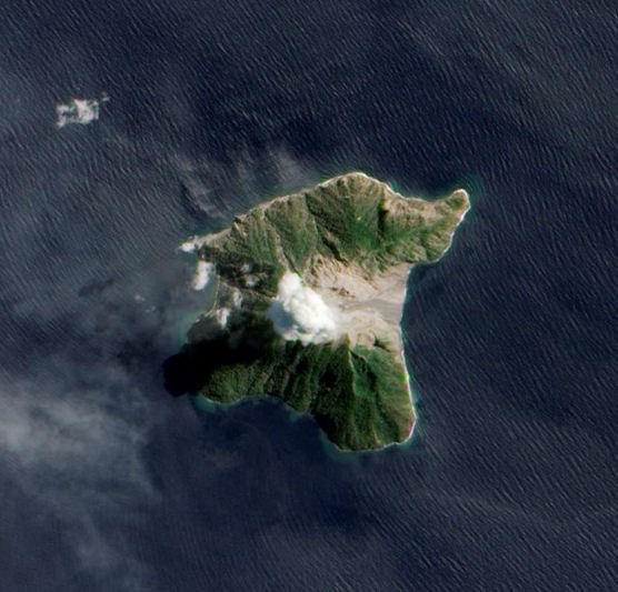 Fig 3:  Satellite image taken on 15 August 2012 showing the collapse scar.  NASA image by Jesse Allen and Robert Simmon using EO-1 ALI data.  Source:  http://earthobservatory.nasa.gov/NaturalHazards/view.php?id=78886